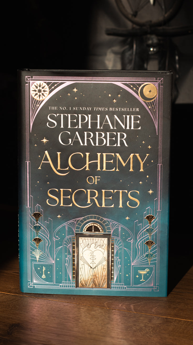 Alchemy of Secrets: The spellbinding new novel from the global No. 1 bestselling author of Caraval and Once Upon a Broken Heart
