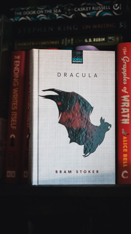 Dracula (Dover Bookshelf Hardcover Classics)